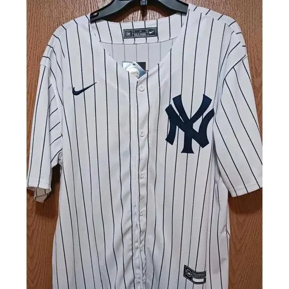 Derek Jeter-(Yankees)-(Jersey)-(White)-(New Con.)-(XL)-$100 - Picture 1 of 9
